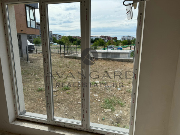 Three-room apartment with parking space Ostromila