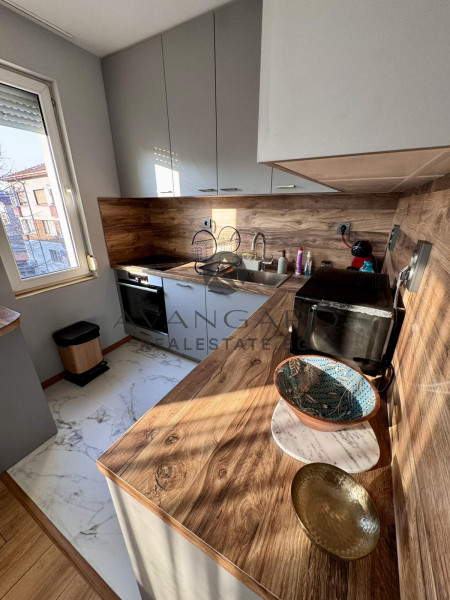 Етаж от къща + двустаен партерен апартамент