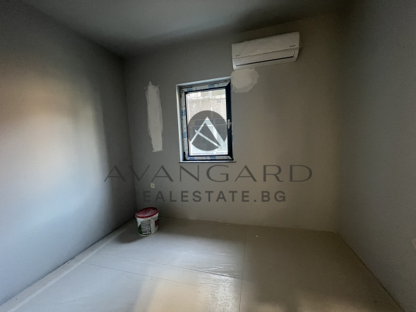 ДВУЕТАЖНА КЪЩА НА СУПЕРЦЕНТЪР ДО КАПАНА