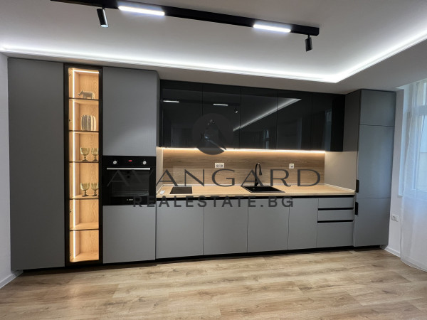 ЛУКСОЗЕН ТРИСТАЕН С ПАРКОМЯСТО !