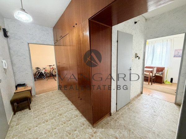 ДВУСТАЕН С ТРИ ОТДЕЛНИ СТАИ ДО ПАНАИРА