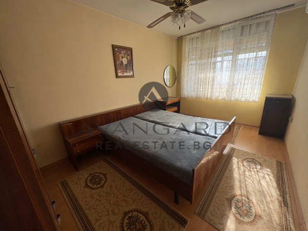 Обзаведен тристаен Кючук Париж