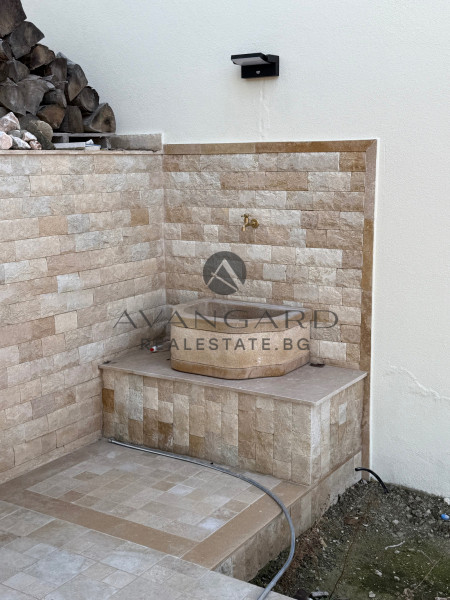 САМОСТОЯТЕЛНА КЪЩА С ДВОР! с. Брестник