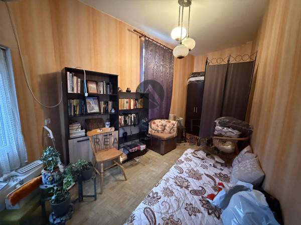 FURNISHED FLOOR OF A TRAP HOUSE!