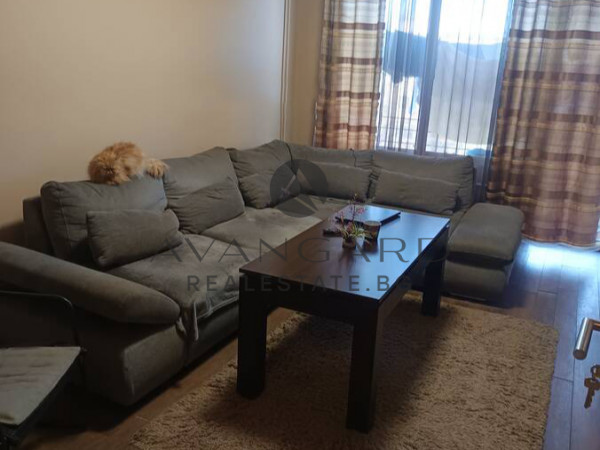 ДВУСТАЕН С ТРИ ОТДЕЛНИ СТАИ