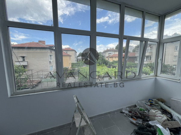 Four separate rooms / Smyrna