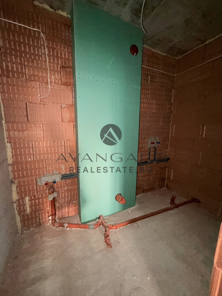 Spacious three-room apartment with act 14!