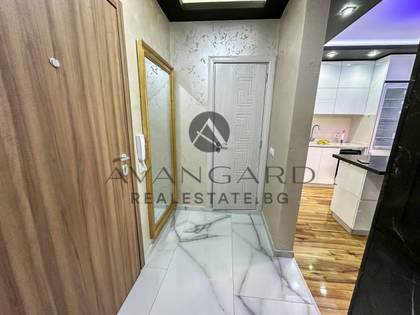 Spacious furnished one -bedroom / new building / south exposure