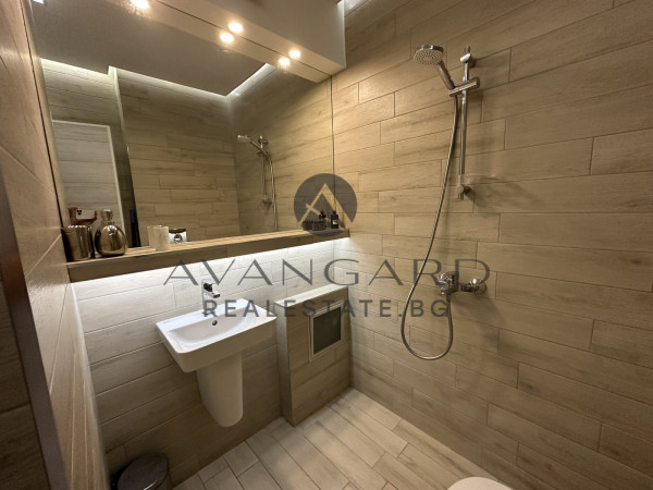 One -bedroom luxury furnished! Center!