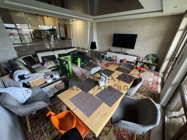 ДВУЕТАЖНА КЪЩА В ОСТРОМИЛА !!!