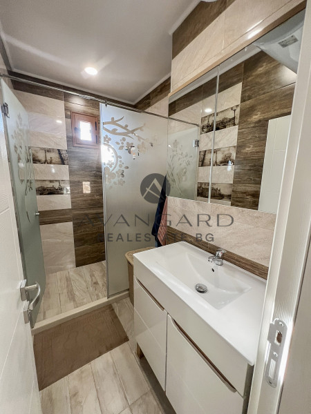 LUXURIOUSLY FURNISHED MULTI-ROOM APARTMENT