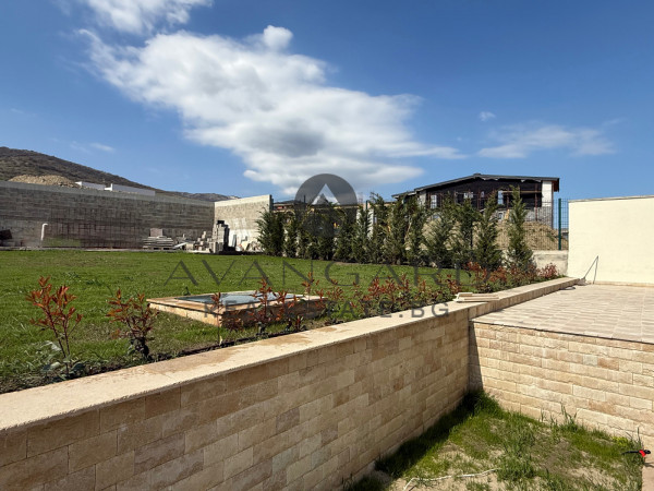 САМОСТОЯТЕЛНА КЪЩА С ДВОР! с. Брестник