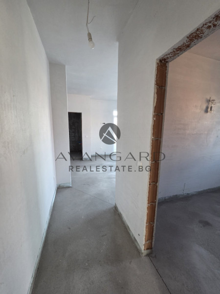 House with GARAGE and THREE parking spaces / Belashtitsa