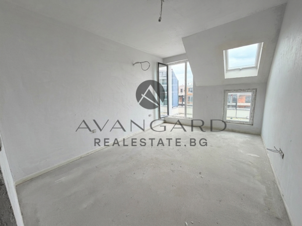 Тристаен с акт 14 в малка сграда