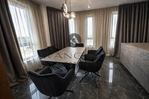 Дизайнерски тристаен до Новотела