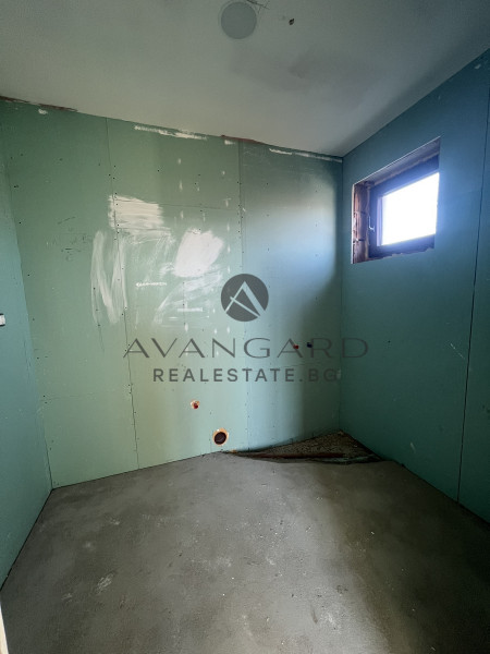 Самостоятелна двуетажна къща с акт 16 в Крумово