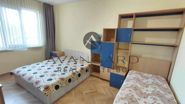 ДВУСТАЕН С ТРИ ОТДЕЛНИ СТАИ! СМИРНЕНСКИ