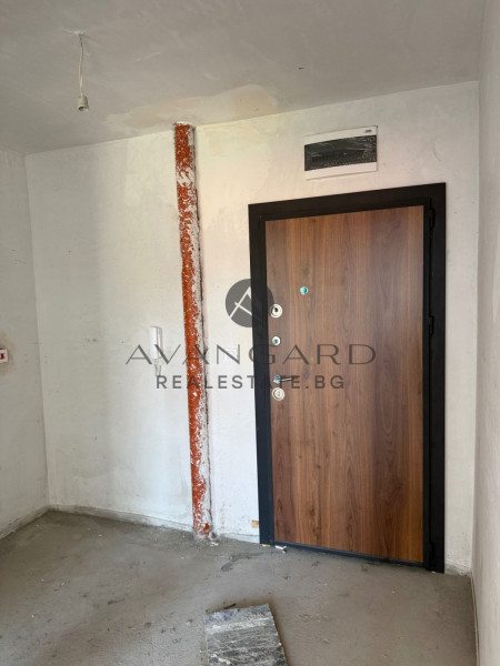 Spacious one -bedroom in front of act16 / Ostromila