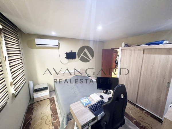One bedroom with parking space in the price!
