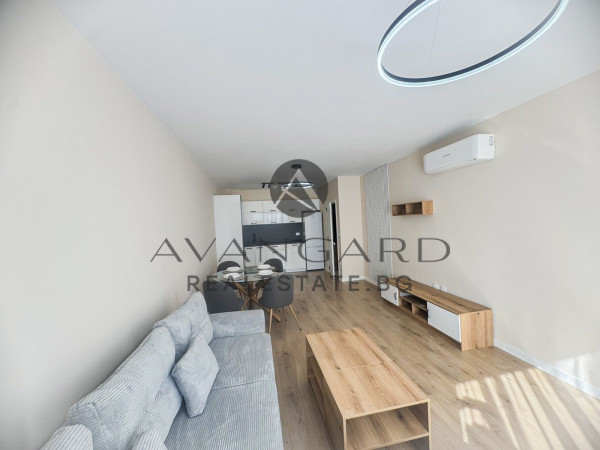 Южен Двустаен / Кючук Париж