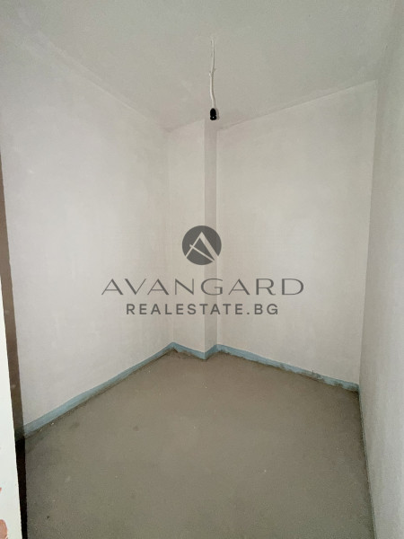 FOUR-BEDROOM APARTMENT NEAR ROWING CANAL