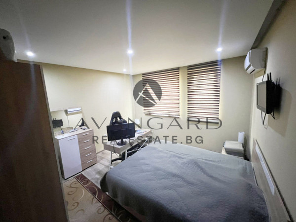 One bedroom with parking space in the price!