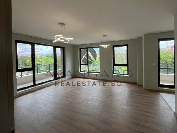 Luxuriously furnished turnkey two -bedroom apartment/ Smirnenski
