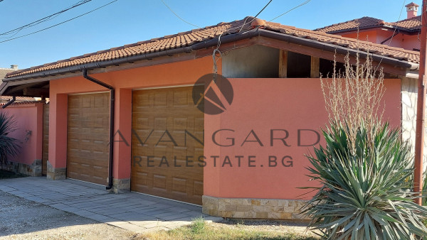 Two -storey house with double garage and 1000 sq.m. Yard/ Costo
