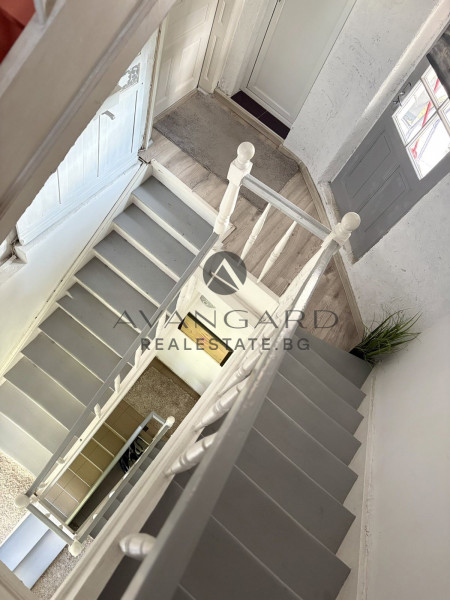 Spacious floor of house / real square footage / top location