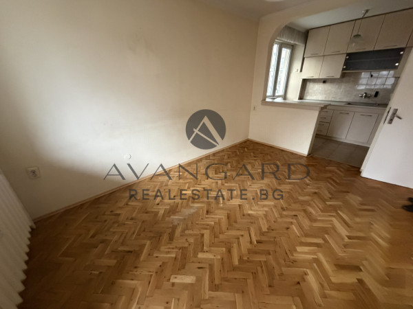 ТОП ЛОКАЦИЯ! Тристаен до ПОЩАТА