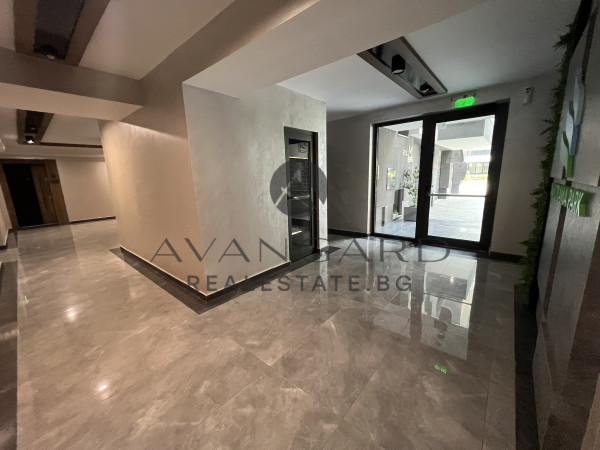 One -bedroom apartment with porch on Raya Street