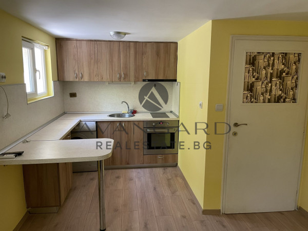 Floor of a house + two-room ground floor apartment