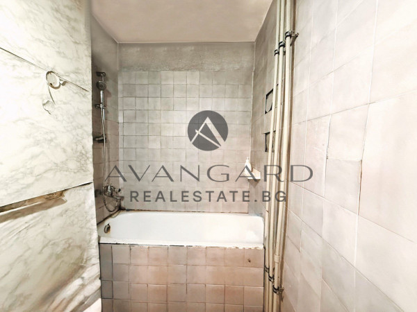 Тристаен РЕАЛНА КВАДРАТУРА ПОЩАТА