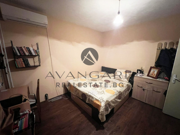 ДВУСТАЕН С ТРИ ОТДЕЛНИ СТАИ! СМИРНЕНСКИ