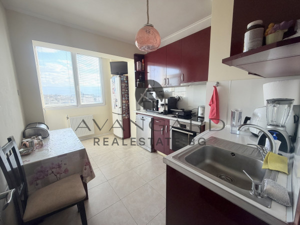 ОБЗАВЕДЕН ТРИСТАЕН С РЕАЛНА КВАДРАТУРА