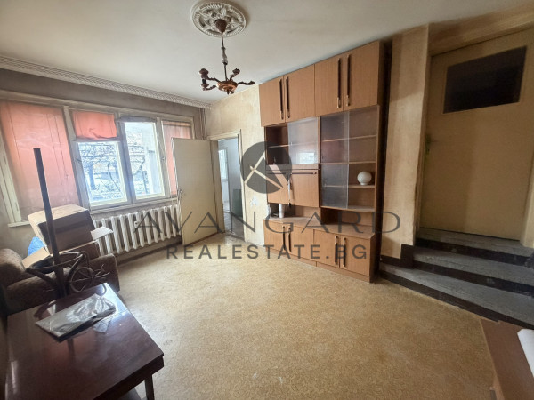 Двуетажна къща в Захарна Фабрика