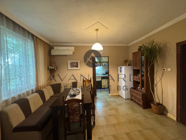 Four -bedroom furnished with a garage in the price! Kyuchuk Paris!