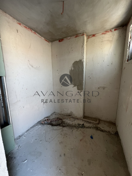 Two bedroom with two garages and one parking space in the price!