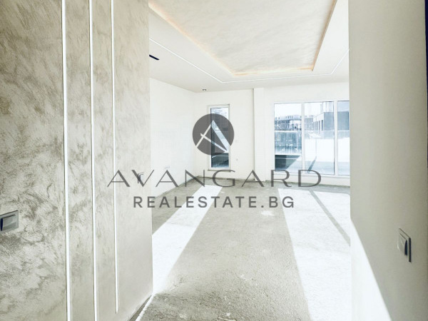 ТРИСТАЕН ПЕНТХАУС В СЪРЦЕТО НА СМИРНЕНСКИ