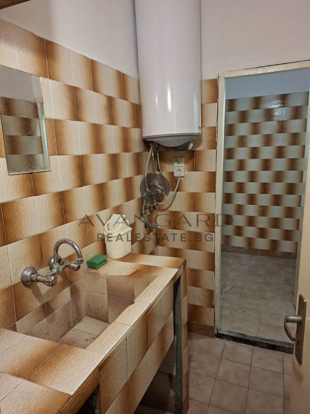 ТРИСТАЕН РЕАЛНА КВАДРАТУРА / КЮЧУК ПАРИЖ