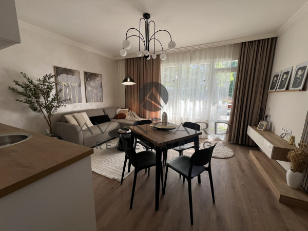 Renovated two -bedroom apartment next to the fair