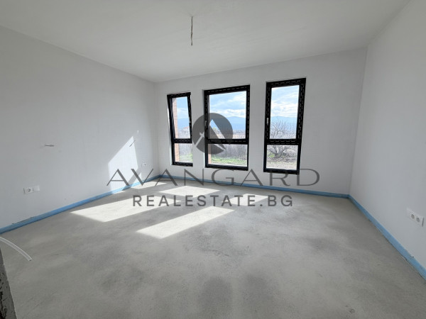 ДВУЕТАЖНА КЪЩА С ДВЕ ПАРКОМЕСТА ПРЕД АКТ 16