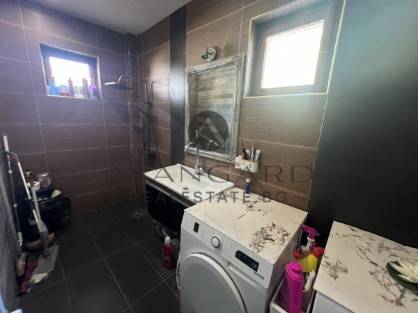 ТРИЕТАЖНА КЪЩА С ДВОР И РАЗРАБОТЕН БИЗНЕС