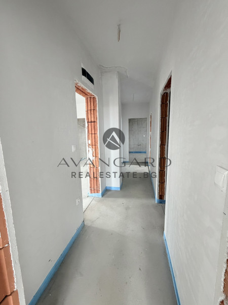 ДВУЕТАЖНА КЪЩА С ДВОЕН ГАРАЖ  ПРЕД АКТ 16
