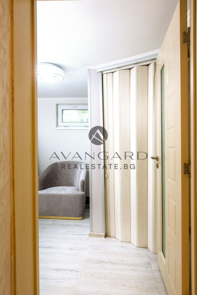 НАПЪЛНО ОБЗАВЕДЕНА къща с ДВЕ спални  в Оризари