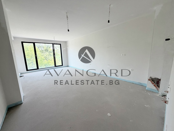 FOUR-BEDROOM APARTMENT NEAR ROWING CANAL
