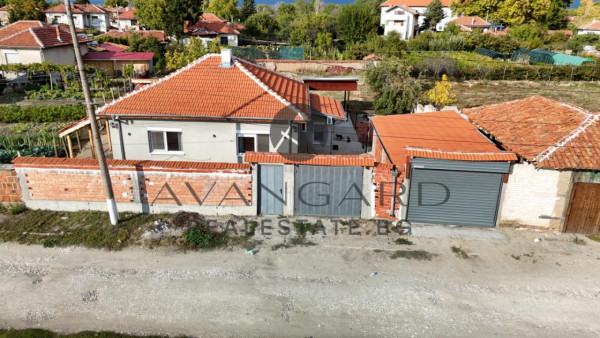 FULLY FURNISHED HOUSE WITH GARAGE IN MOMINO VILLAGE