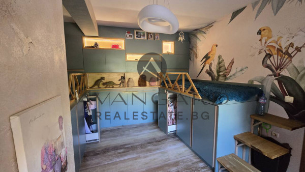 ТРИСТАЕН ОБЗАВЕДЕН АПАРТАМЕНТ ДО СТАРИЯ ГРАД!