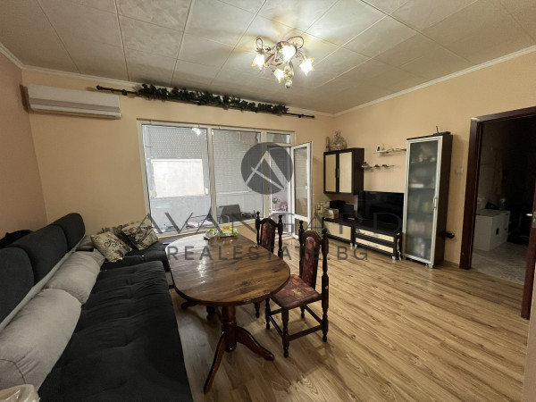 Two bedroom apartment up to 60-class!
