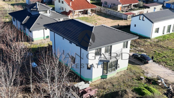 САМОСТОЯТЕЛНА КЪЩА В ЗЛАТИТРАП С АКТ 16